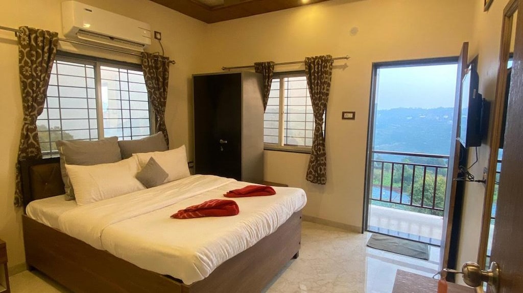 Rooms with balcony Valley View